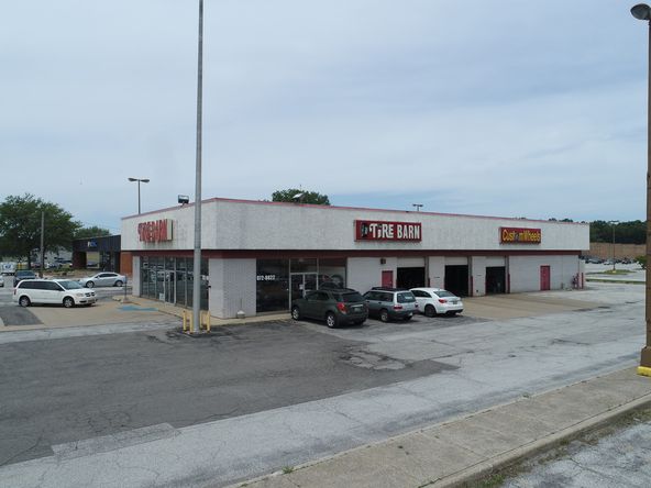 Marquette Shopping Center & Office Plaza: 450 Saint John Rd, Michigan City, IN 46360